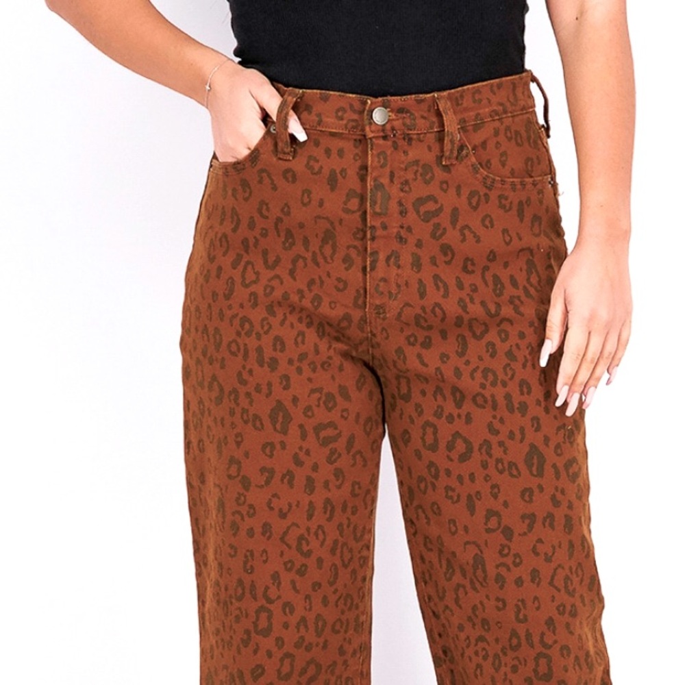 Universal Thread Brown Leopard Print Cropped Jeans - image 1